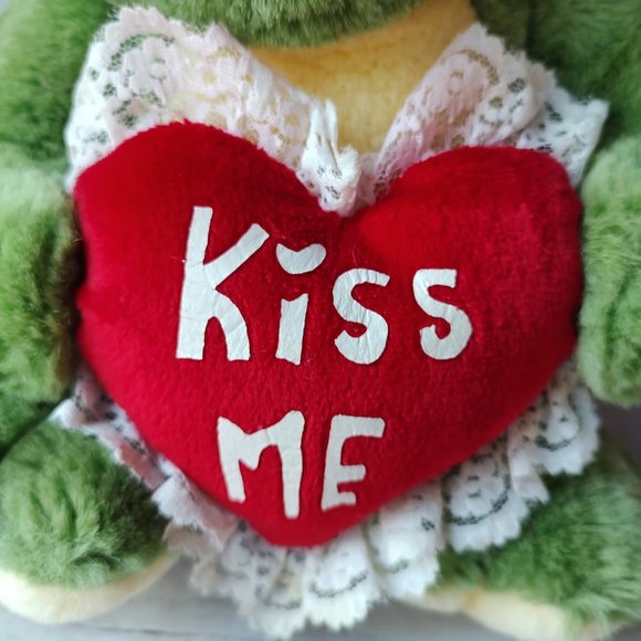 Fiesta kiss me queen frog plush valentine's plush - Picture 4 of 7